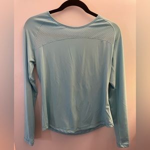 Danskin workout shirt size small/medium